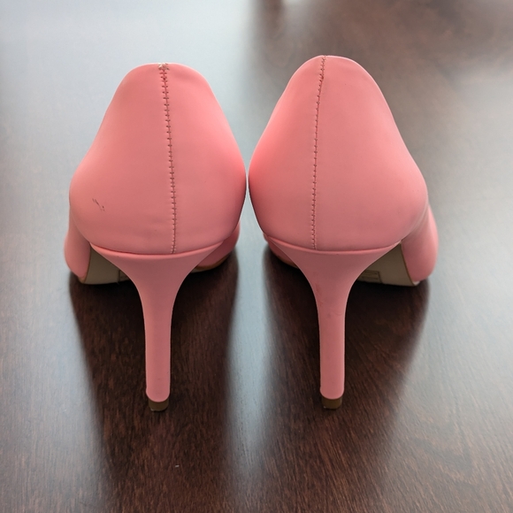 Shoes - Picture 3 of 7